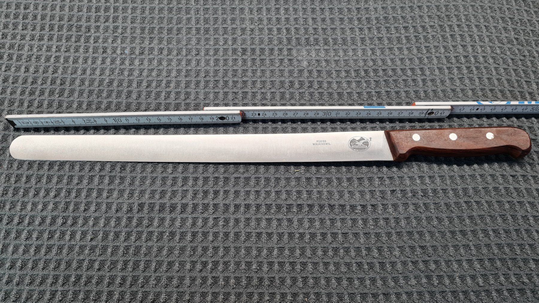 Victorinox Coltelli da cucina: Victorinox Küchenmesser 35.5cm Klinge – Usato da Wangen SZ venduto da mollosser
