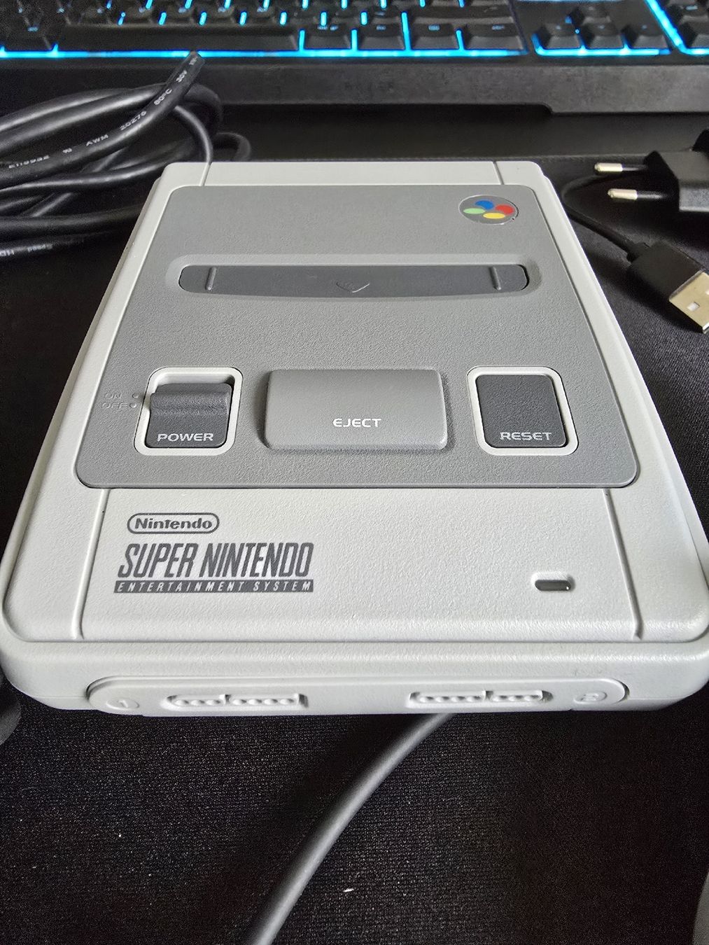 Nintendo Console: Nintendo SNES mini en excellent état – Nuovo (secondo la descrizione) da Chézard-St-Martin venduto da arkanges25 1