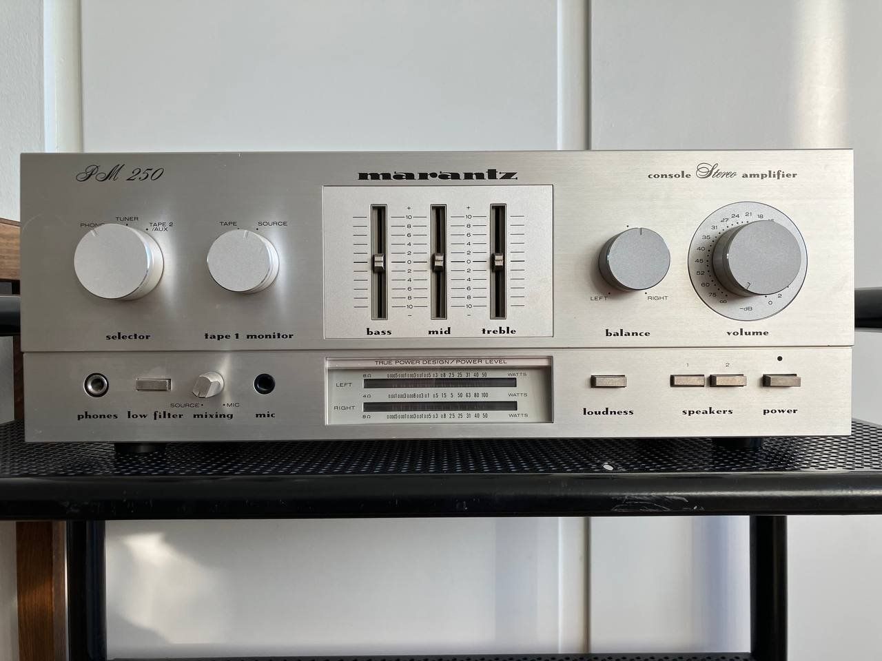 Marantz Amplificatori: Ampli Hi-Fi Marantz PM250 – Usato da Biel / Bienne venduto da Aprad