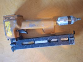 BOSTITCH Nagelpistole + viele Klammern Set + Koffer