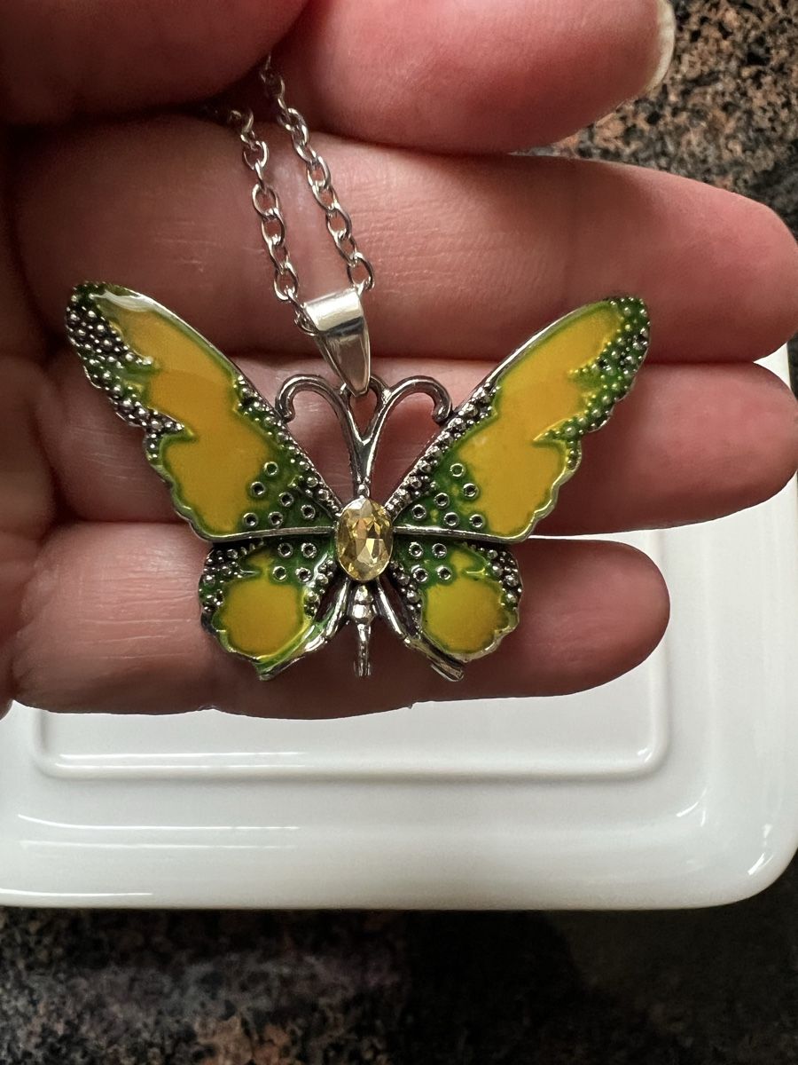 Catenine: Kette mit Schmetterling! Modeschmuck! – Nuovo e nell'imballaggio originale da Kallnach venduto da sta_sy57
