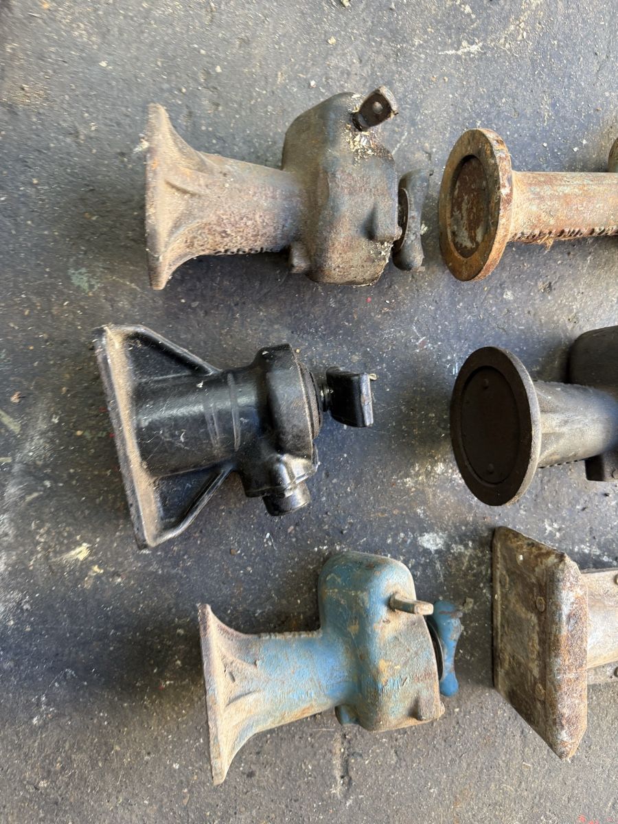Tutti pezzi di ricambio auto: Oldtimer Wagenheber  – Usato da Bennwil venduto da Ford5600t 2