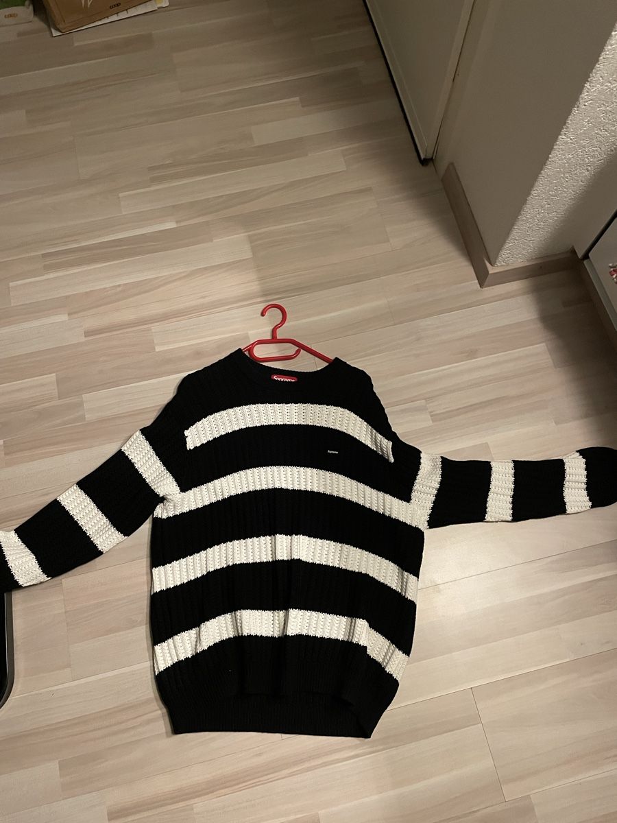 Maglioni & Felpe: Schwarzer Supreme Strickpullover mit Streifen, Grösse M – Nuovo e nell'imballaggio originale da Seewis Dorf venduto da san_zn7q 1