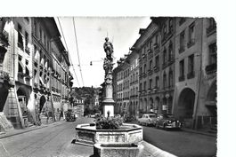 Bern Gerechtigkeitsbrunnen 1959 , Gasse, Oldtimer-Autos