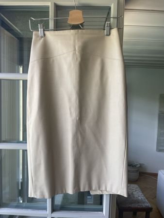 Bleistiftrock von KAREN MILLEN in beigem Kunstleder