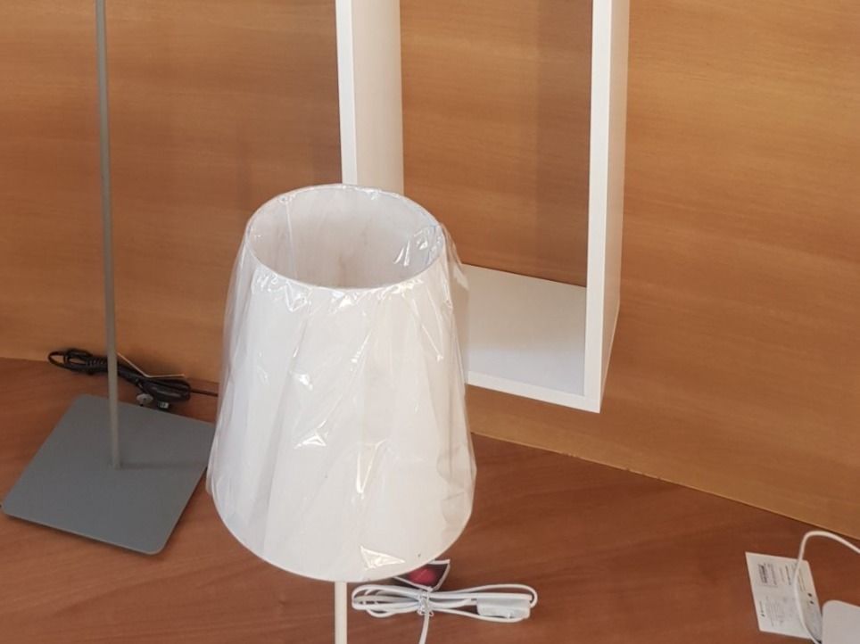 Lampen: Ermes Tischlampe Weiss – Neu und originalverpackt aus Lachen SZ von ANDDUS-MASSLIGHT