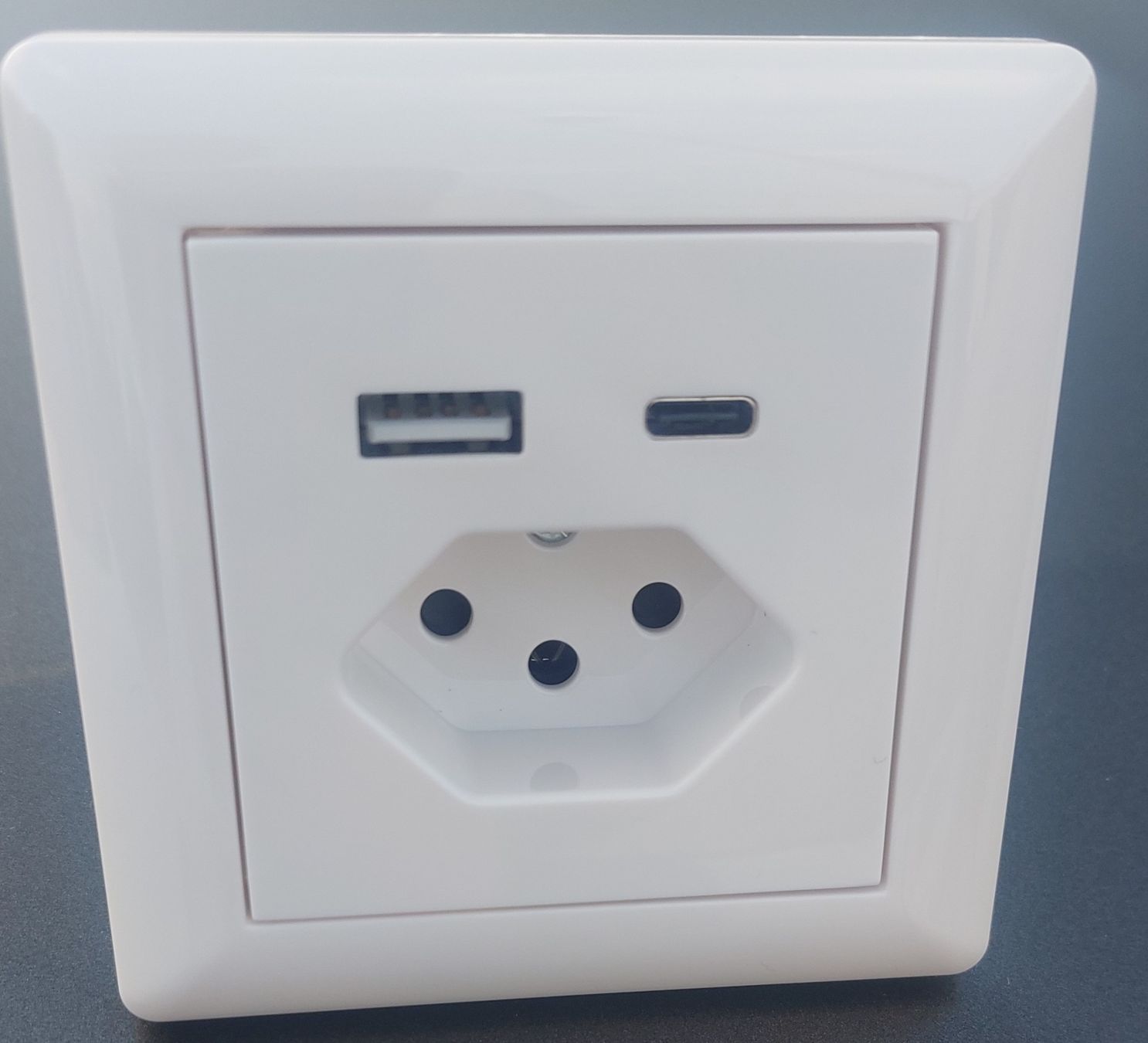 Stecker: Steckdose mit USB A und USB C neu – Neu und originalverpackt aus winterthur von cantanhede01