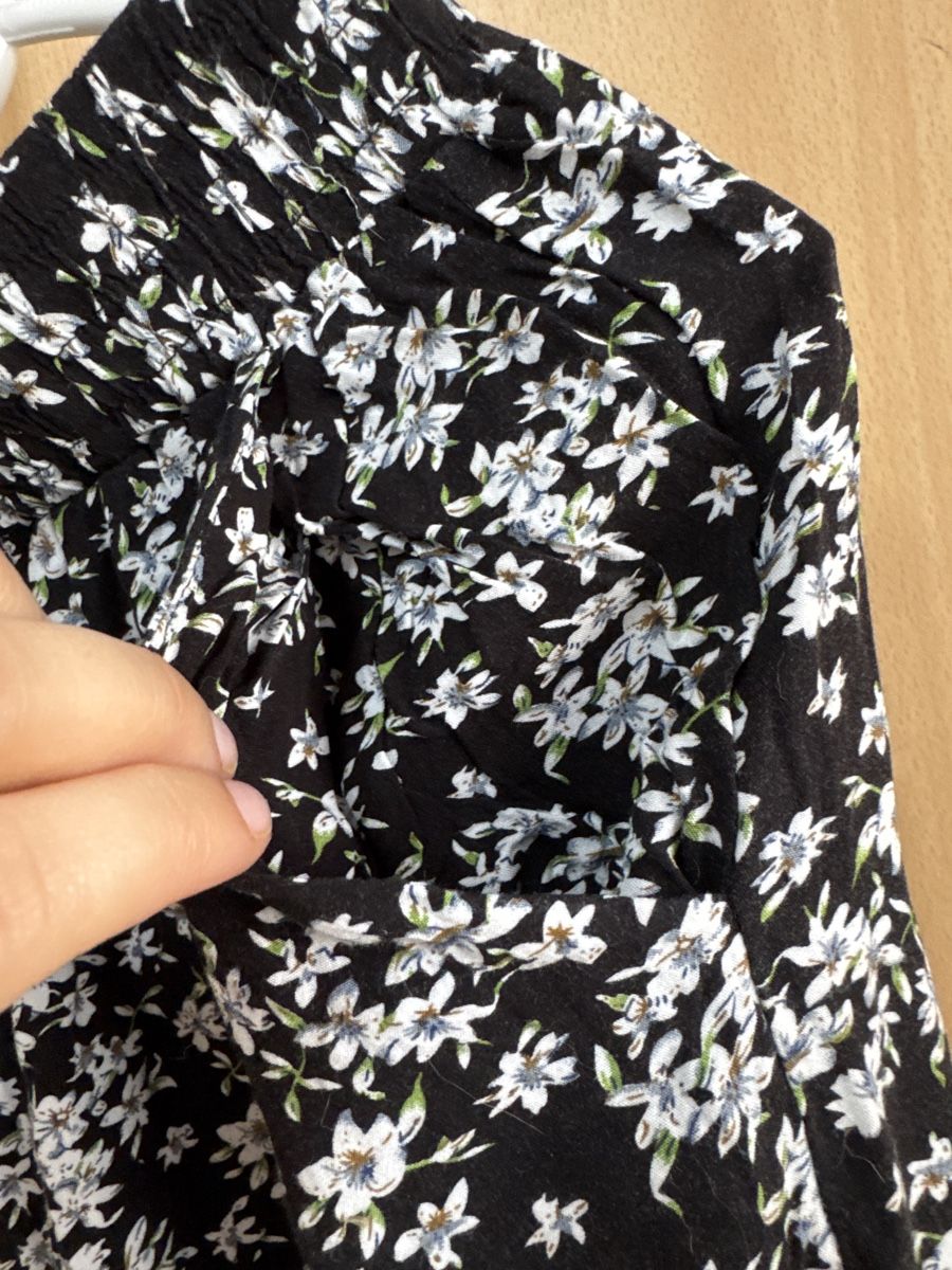 Pantaloni: Chicoree Stoffhose schwarz Blumenmuster Gr. 38 – Nuovo (secondo la descrizione) da Thun venduto da Vans_98 2