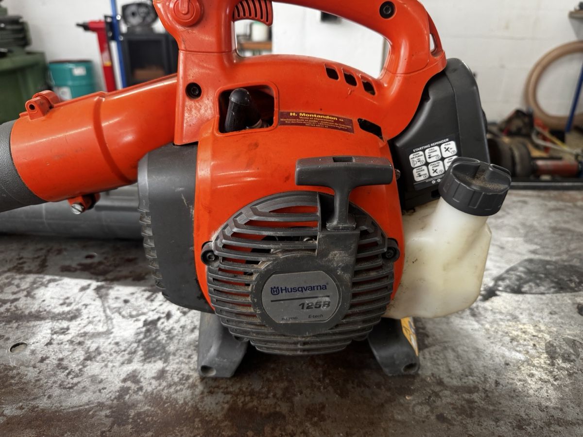 Husqvarna Soffiatori & Aspiratori per foglie: Souffleur Husqvarna 125B occasion – Difettoso da Ste-Croix venduto da atelier_CM 1