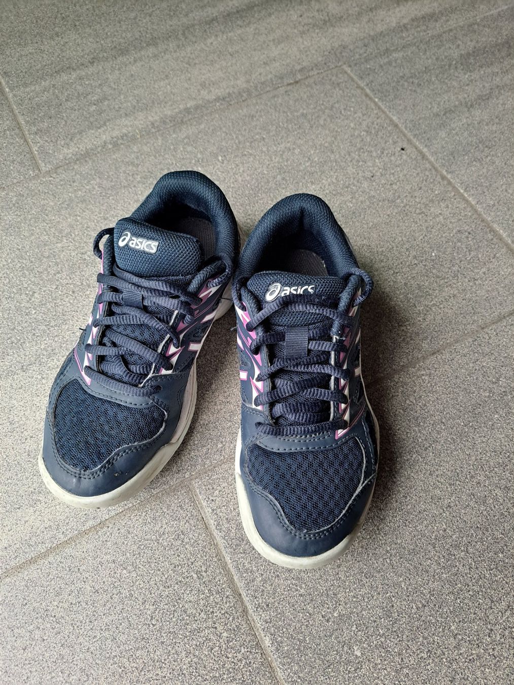 Asics Schuhe für Mädchen: Asics Turnschuhe Gr 32.5 – Gebraucht aus Bünzen von nagyagi111mail 1