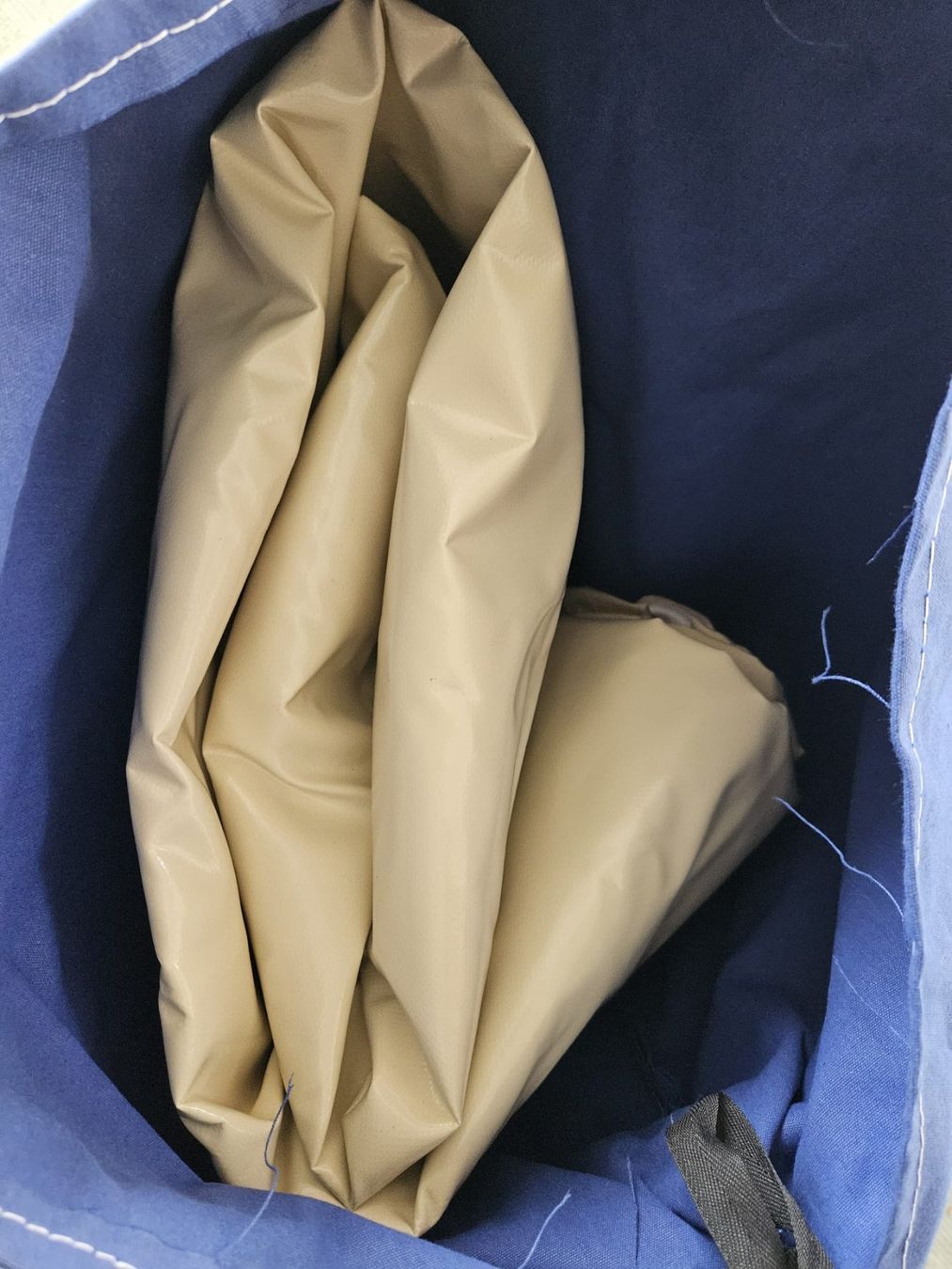 Trigano Tende : Tente activité Carbet Rangement – Usato da Rolle venduto da jes_m79g 5