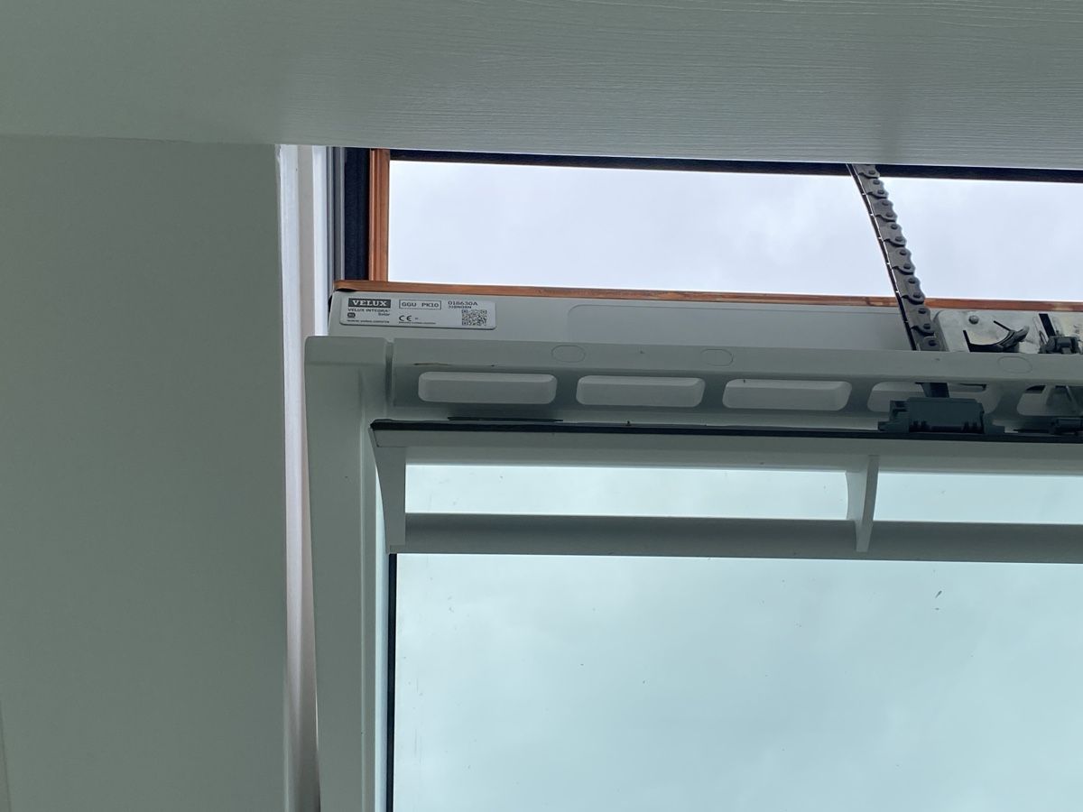 Finestre: 3x VELUX INTEGRA Solar Dachfenster und Rollladen – Usato da Muri AG venduto da Bataleon90 2