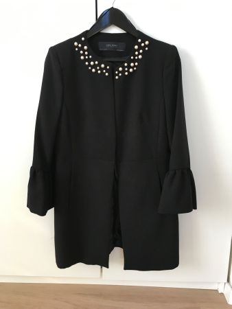Zara Mantel schwarz Perlen Gr. L mit Glockenärmel