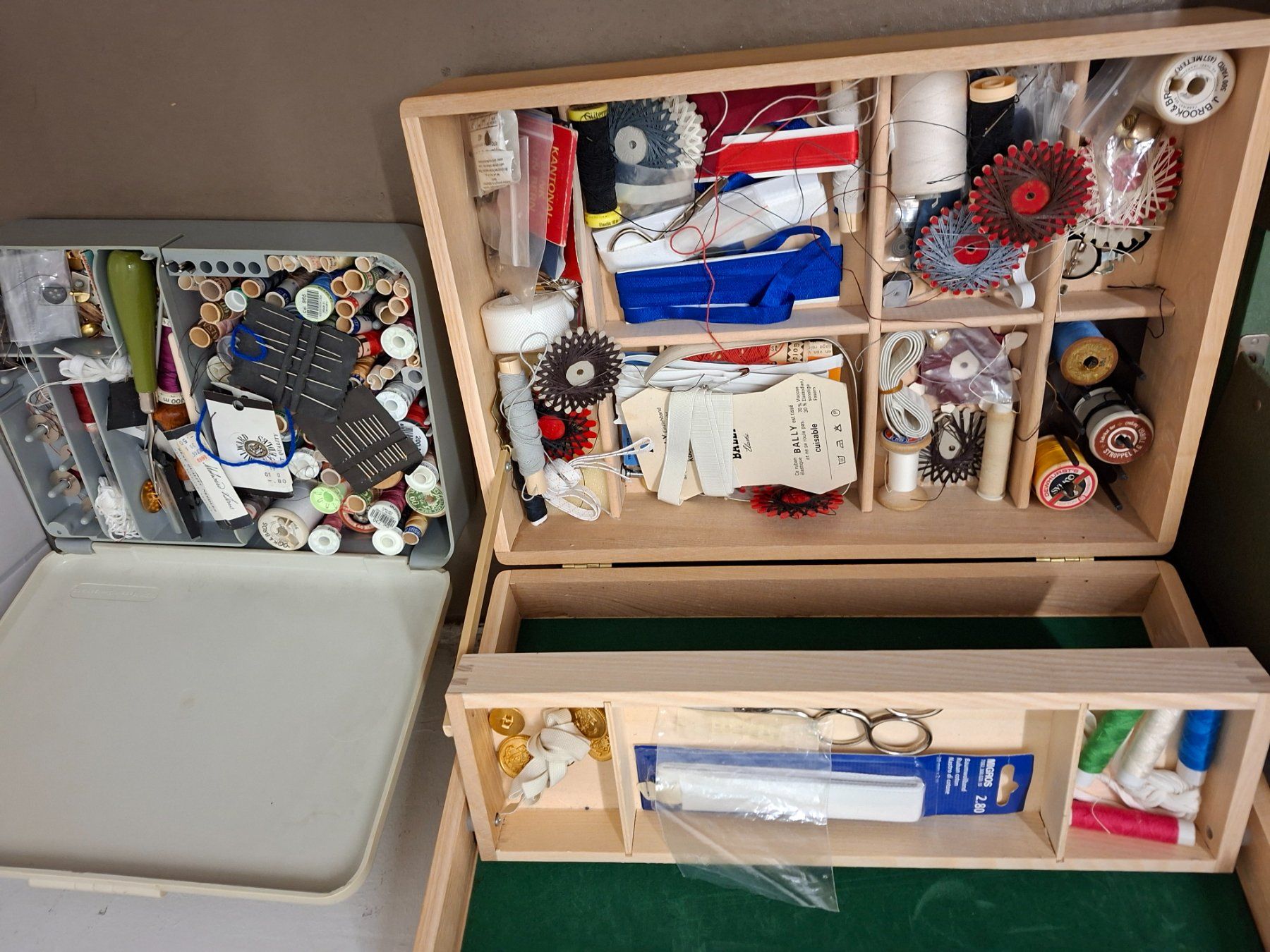 Bernina Macchine da cucire: Bernina 731 mit viel Zubehör – Usato da Olten venduto da Mezopotamya 5