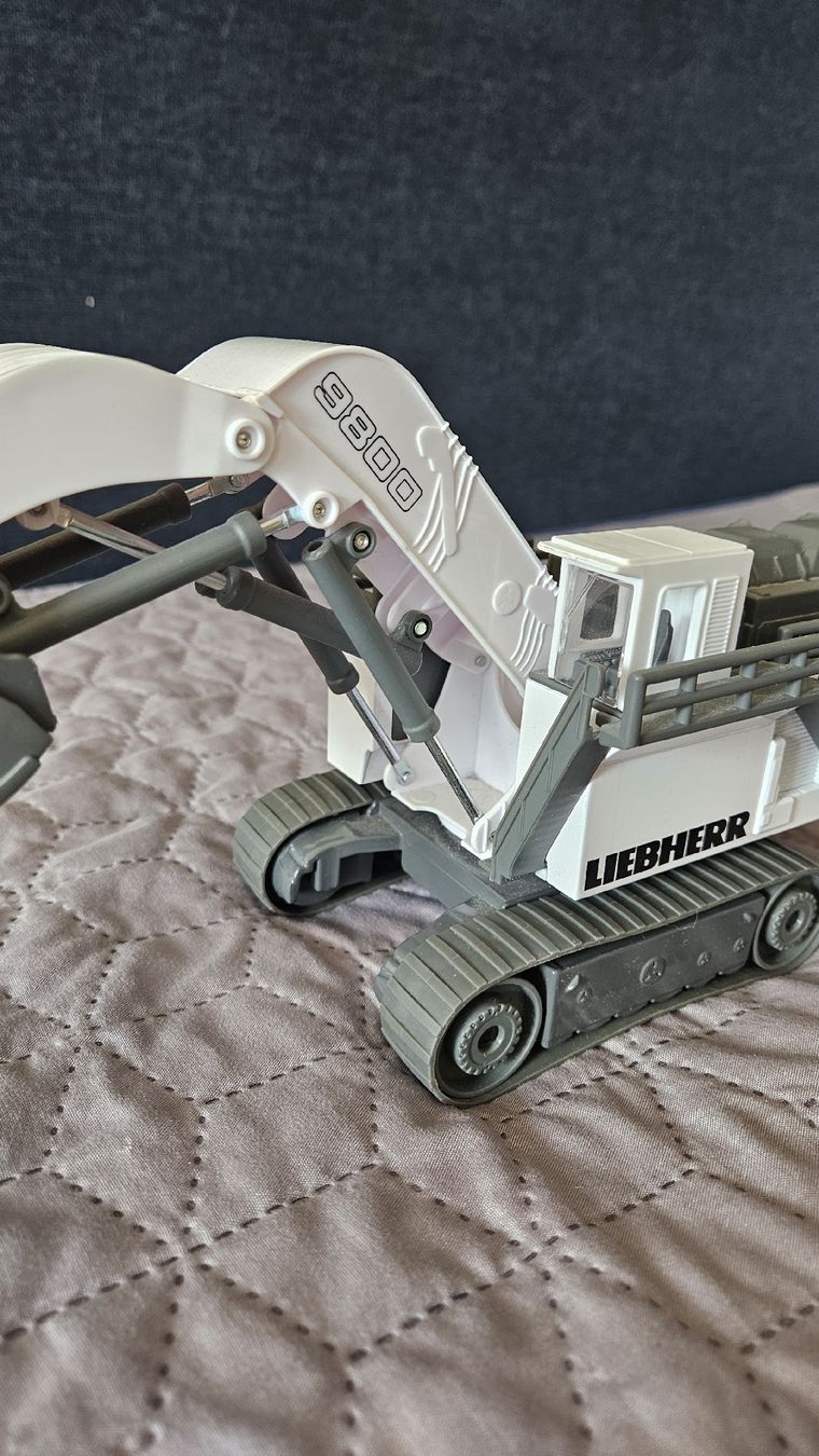 Siku Jouets: Siku Liebherr Bagger – D'occasion à Fulenbach par Sarah79 1