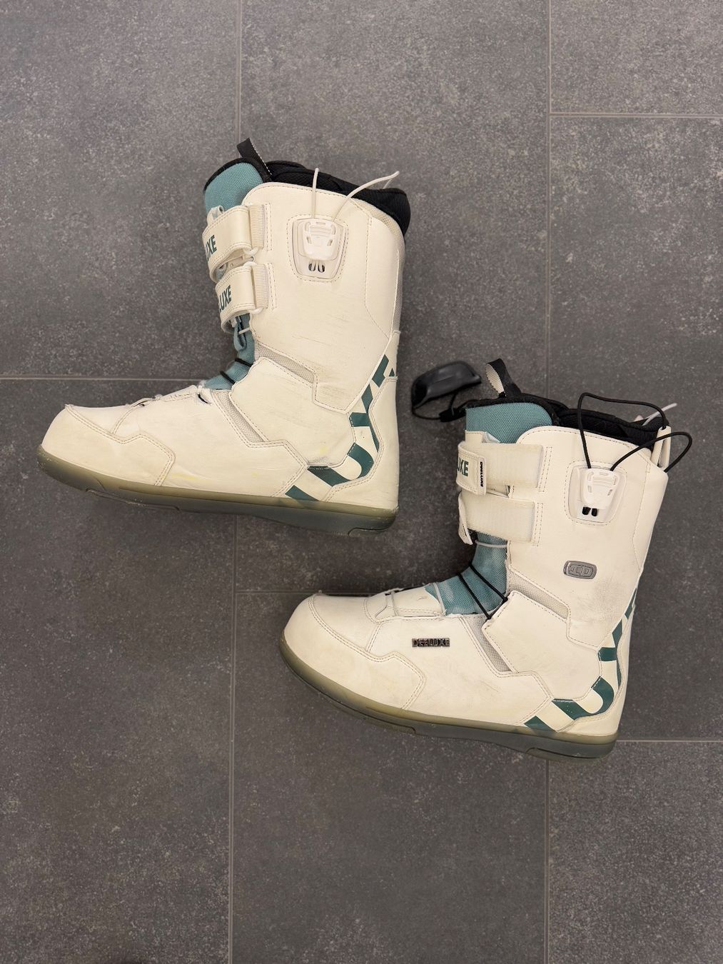 Deeluxe Scarpe da uomo: Deeluxe Team ID Snowboard Boots, Size EU 42.5 – Usato da Herrliberg venduto da ton_xgs8 2