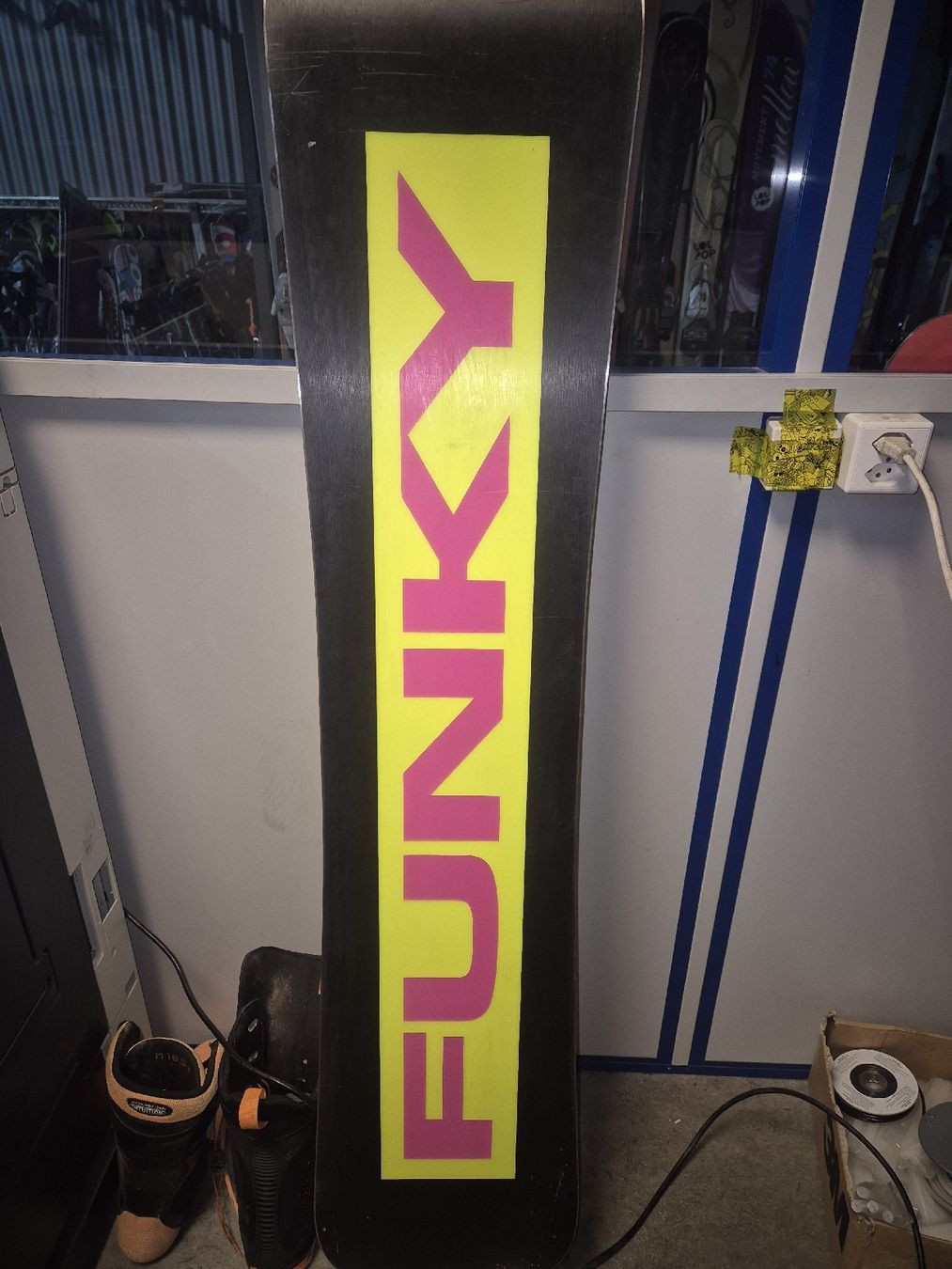 Board: Snowboard Funky 157 – Nuovo (secondo la descrizione) da Porrentruy venduto da jer_6hmq 1