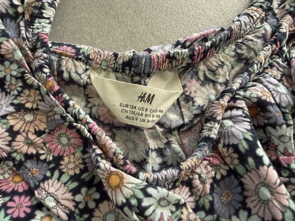 H&M Tute: Jumpsuit Grösse 134 – Usato da Mägenwil venduto da Bienchen8 1