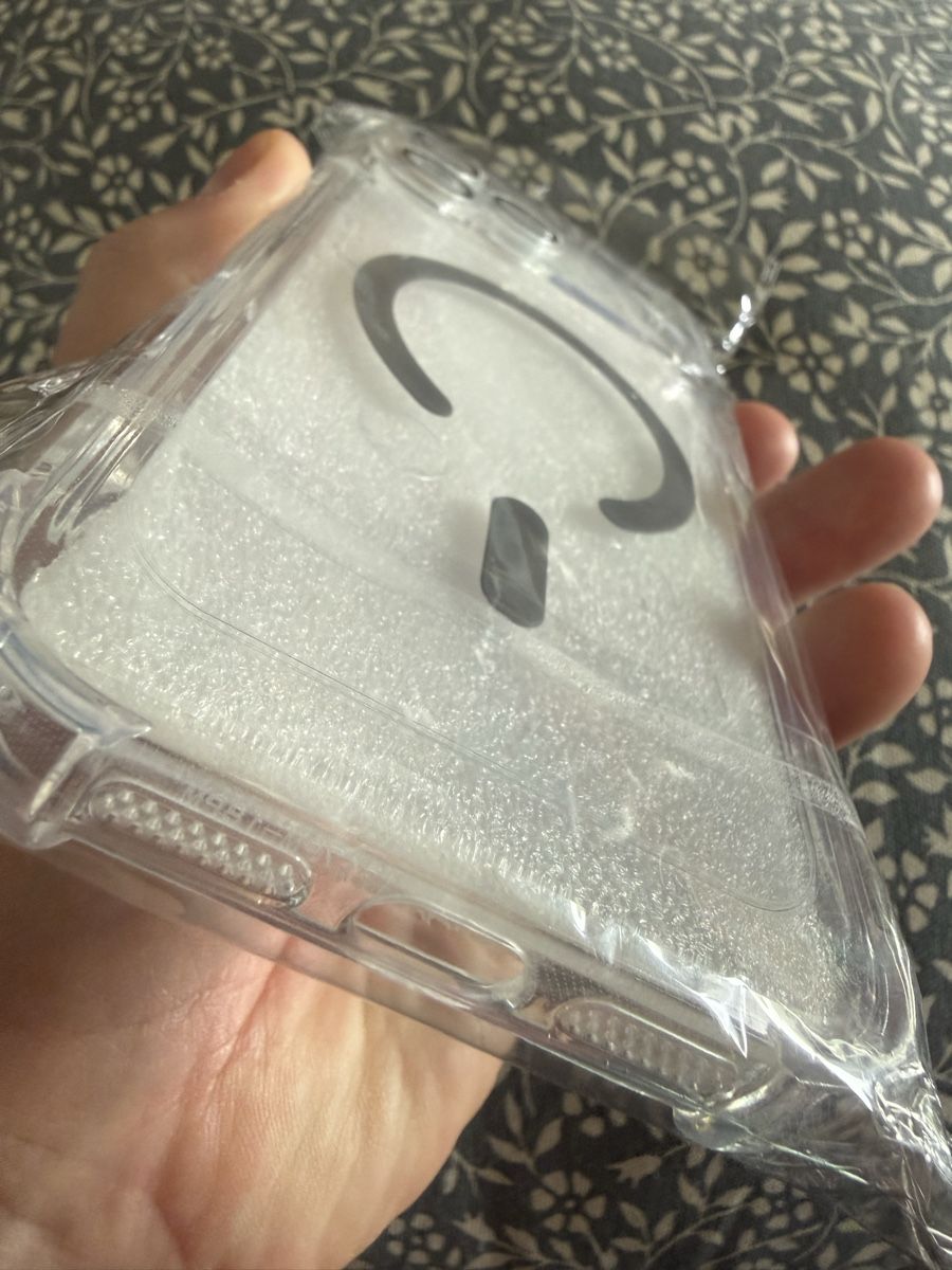 Covers & Schutzfolien: Coque iPhone 18 pro Max transparente avec MagSafe  neuf – Neu und originalverpackt aus Lausanne von Licio7 4