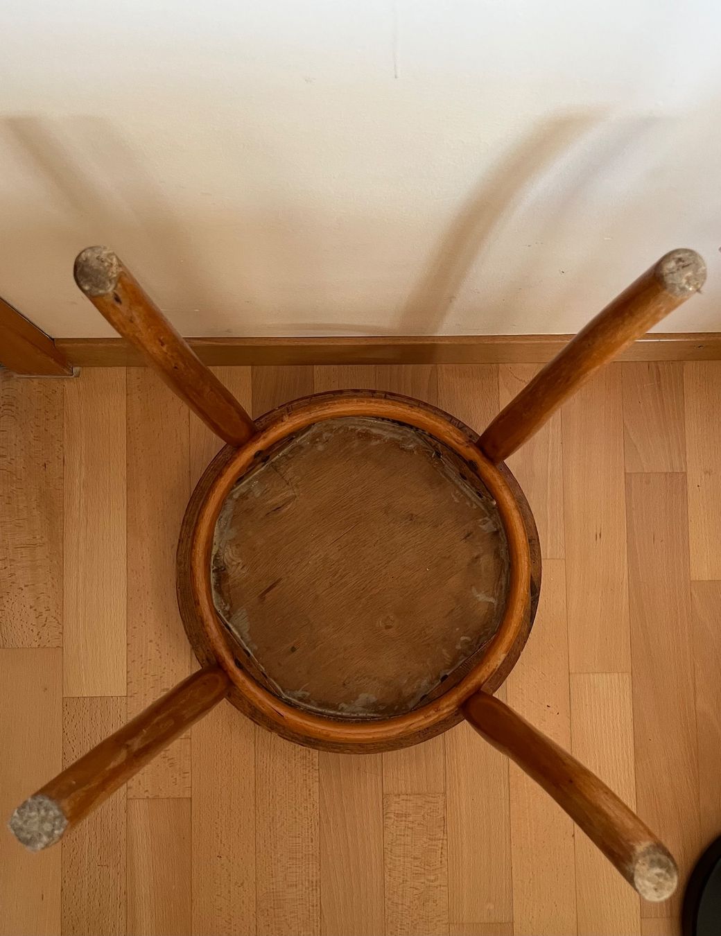 Horgen Glarus Sgabelli: Klassischer Hocker von Horgen Glarus – Usato da Sirnach venduto da Gozogo 2