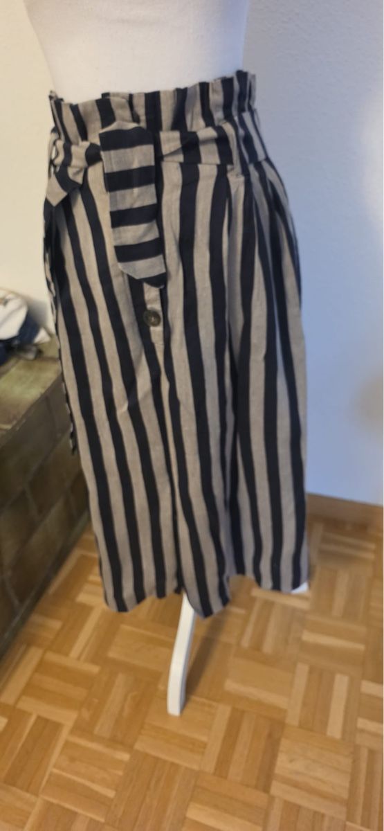 Massimo Dutti Gonne: Massimo Dutti Rock Gr.36 Beige/Schwarz Gestreift Top – Nuovo (secondo la descrizione) da St. Gallen venduto da mania03 1