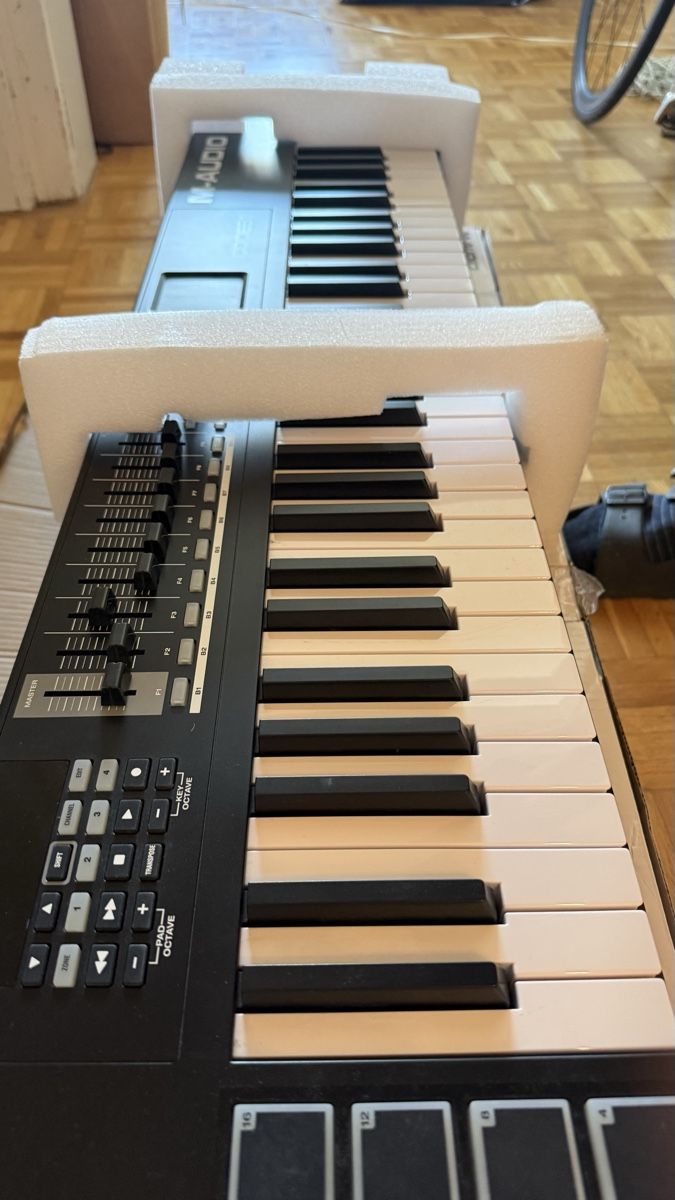 Strumenti musicali: M-Audio Code 61 MIDI Keyboard – neuwertig – Nuovo (secondo la descrizione) da Solothurn venduto da MariMoon17 2