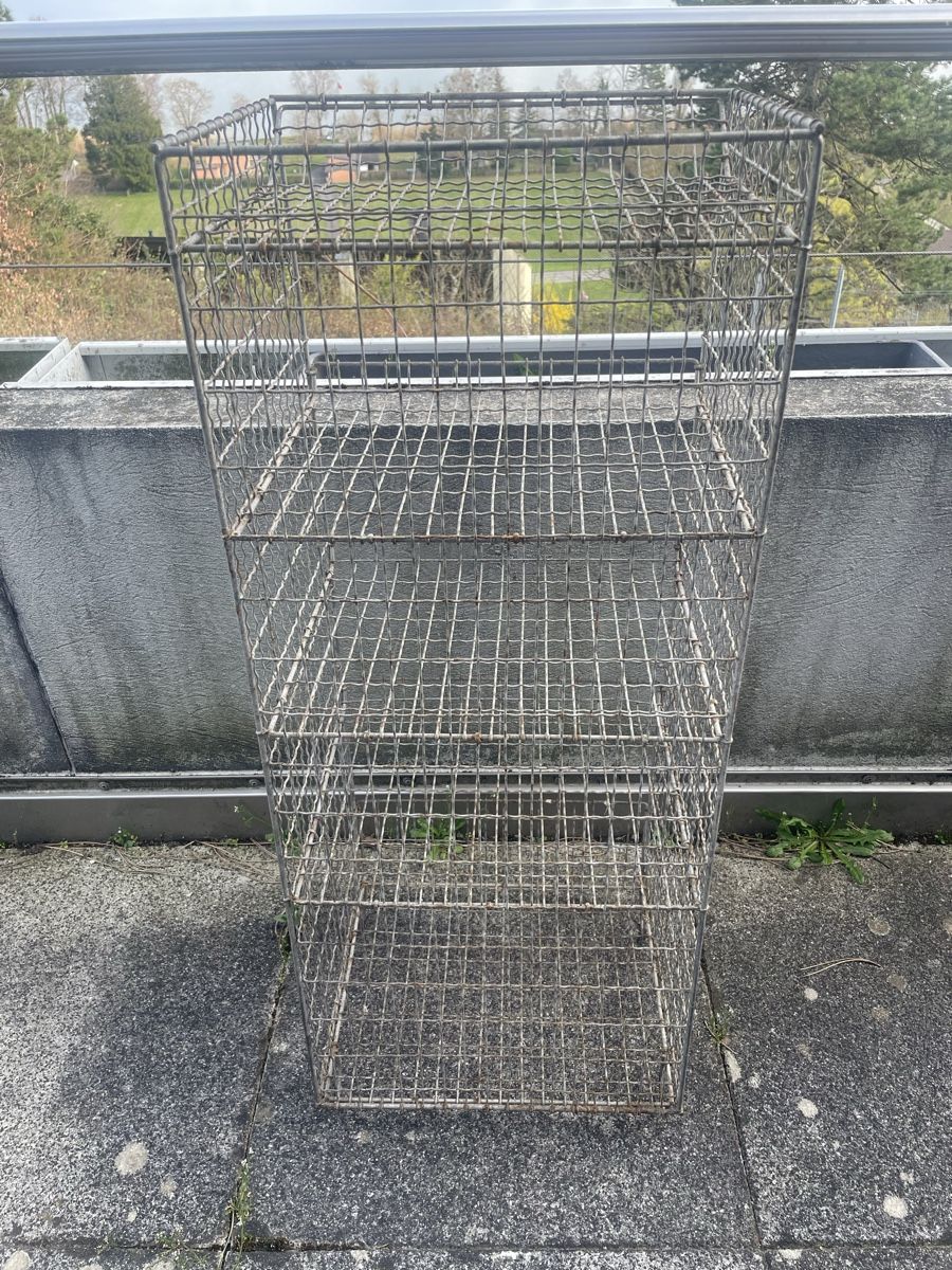 Scaffali: Ancienne Etagère Grillagée en Métal – Usato da Vallamand venduto da Bricbracbroc82 5