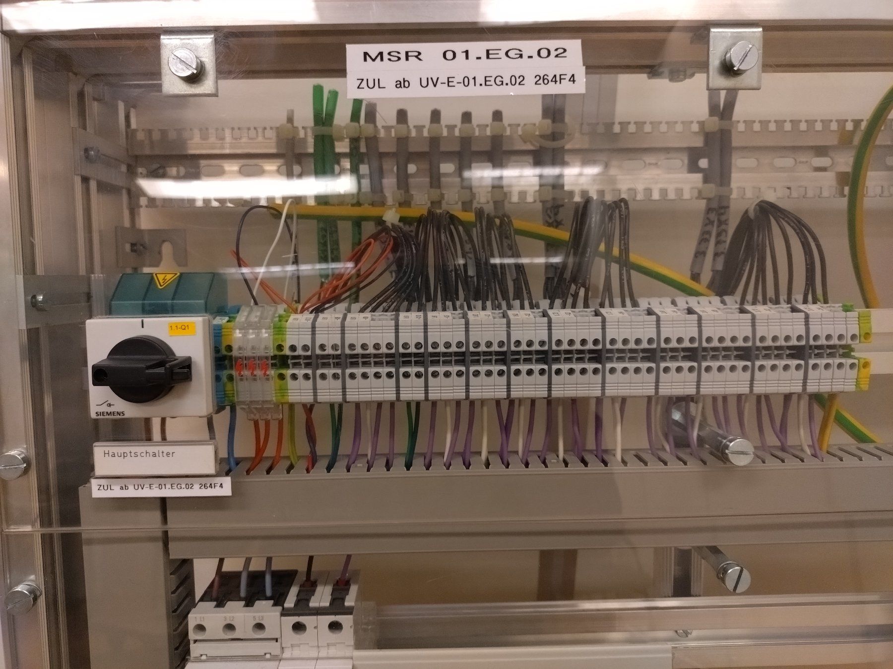 Siemens Componenti elettronici: KNX Steuertableau kompl. mit Siemens Komponenten – Usato da Steinhausen venduto da _Bergler_ 2