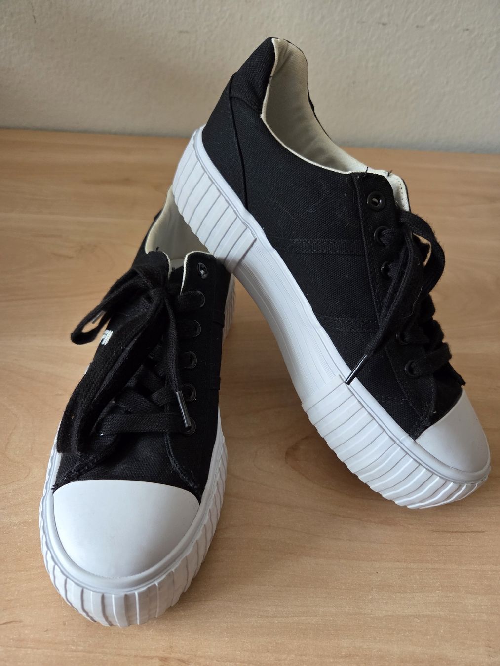 Fila Scarpe da donna: Fila Pointer Classic Damen Sneaker Gr.39 Schwarz  – Usato da Winterthur venduto da katzen07 7