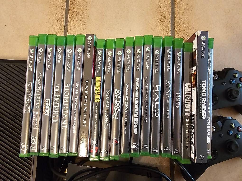 Consoles: Xbox One Bundle (500GB) + Kinect + 2 Controller + 19 Spiele – D'occasion à Birr par Zalaija 1