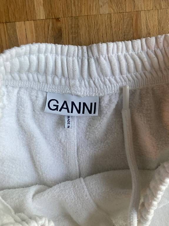 Lotti di vestiti: Cooles Set von Ganni – Usato da Zürich venduto da rundeshaus1 1