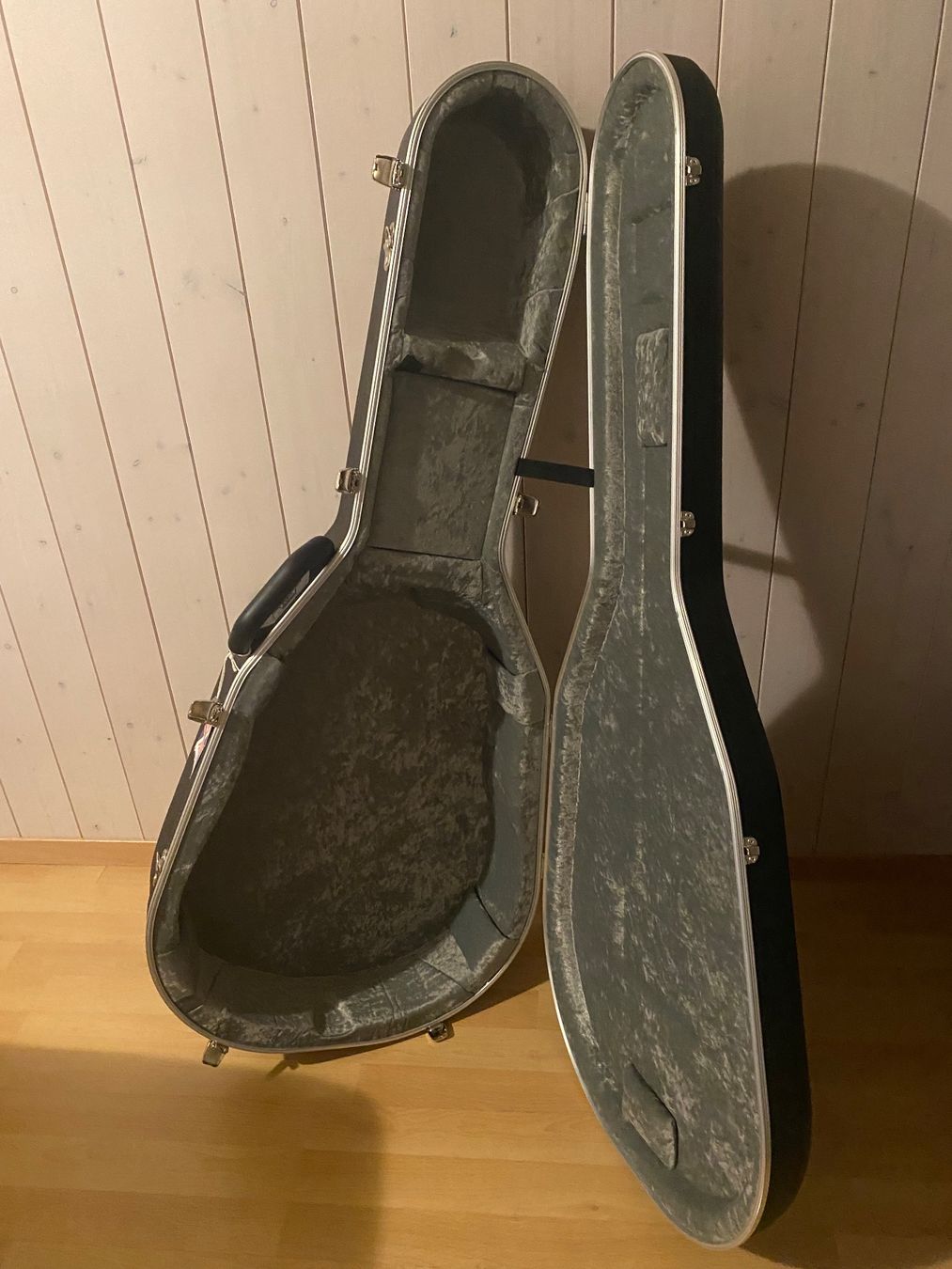 Strumenti musicali: Hiscox GJ Gitarrencase – Nuovo (secondo la descrizione) da Beckenried venduto da and_b729 2