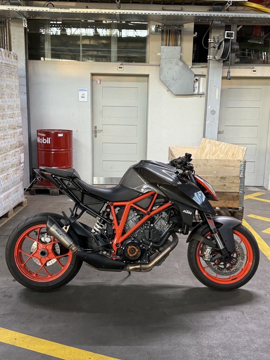 KTM Strasse: KTM Superduke 1290R – Gebraucht aus Zürich von LonG_