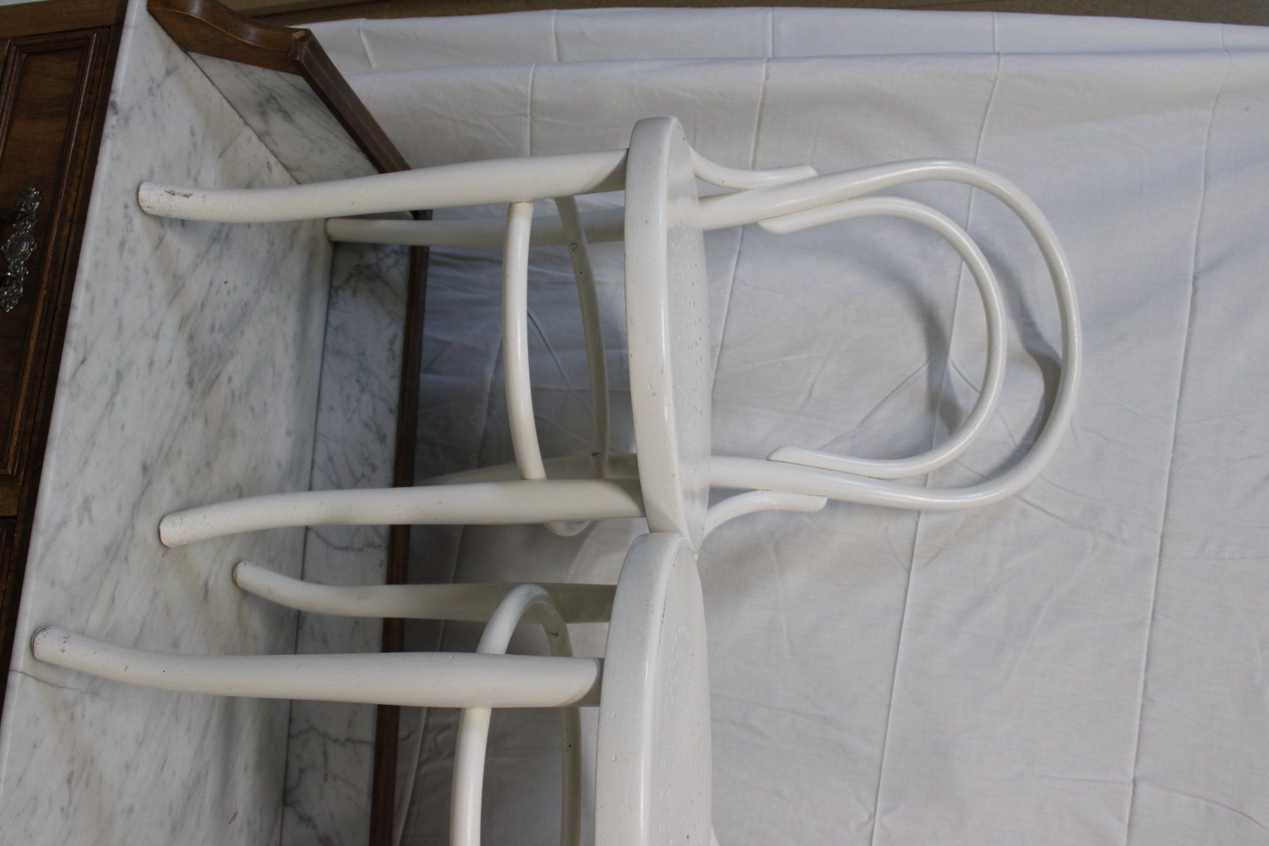Sedie: 2 chaises bistrot blanches en bon état – Usato da Colombier NE venduto da jeventph 2