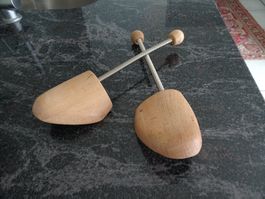 Holz Schuhformer SpannerGrösse 5  Links & RechtsNeuwertig JU
