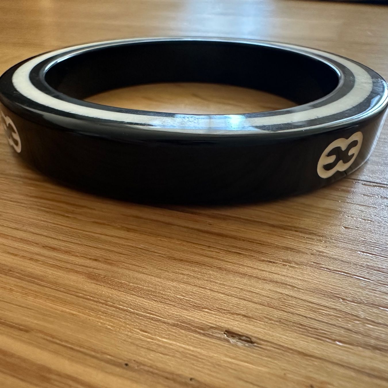 Armbänder & -reifen: Armreif schwarz weiss – Gebraucht aus Rothenburg von wer_g9fd
