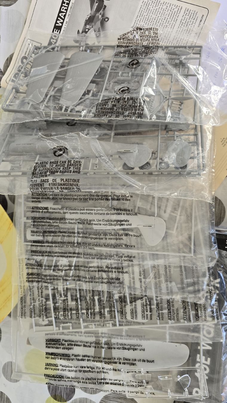 Modellbausätze & Standmodelle: Monogram Kit 5921 P-40E Warhawk 1:48 Modellbau – Neu und originalverpackt aus Balsthal von cri_8tqn 1