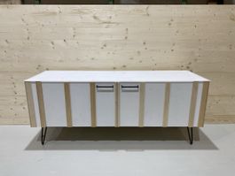 Weisses Sideboard mit Holz-Akzenten, Top Zustand!