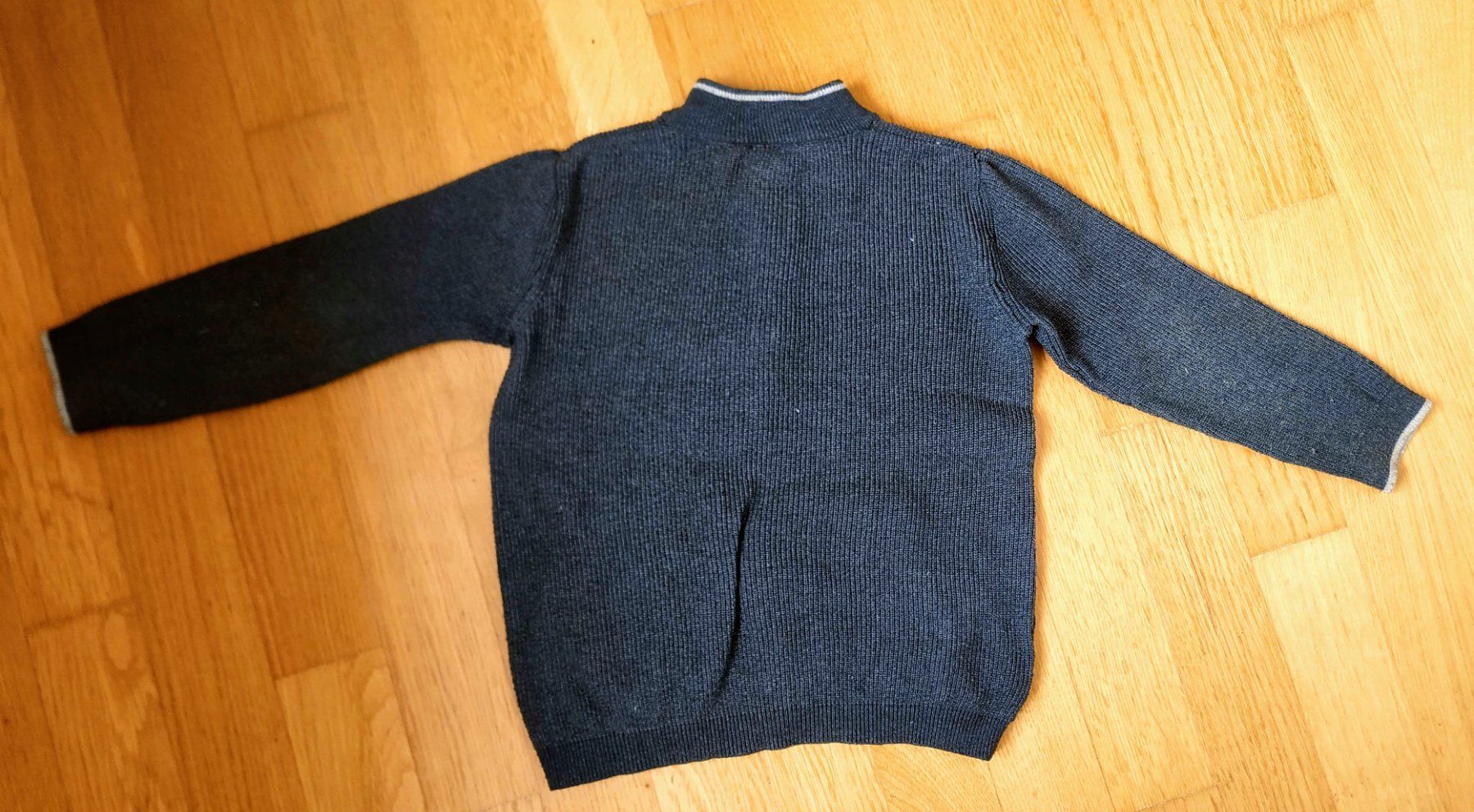 Zara Pullover & Sweatshirts: Pull bleu Zara T 110 (4-5ans) – Gebraucht aus Carouge GE von for_8yym 2