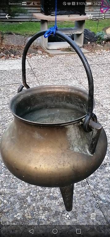 Pentole: ancienne marmite trypode en bronze haute époque. – Usato da St. Maurice venduto da Benoit12 1