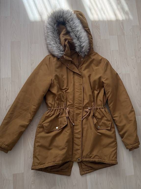 Jacken: Damen Winterjacke Grösse M – Gebraucht aus Oberdiessbach von nad_c5nz