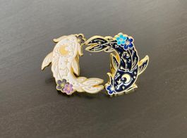 Set 2x Pin Fische Koi Karpfen Gothic