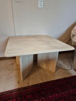 Klubtisch quadratisch aus hellem Travertin