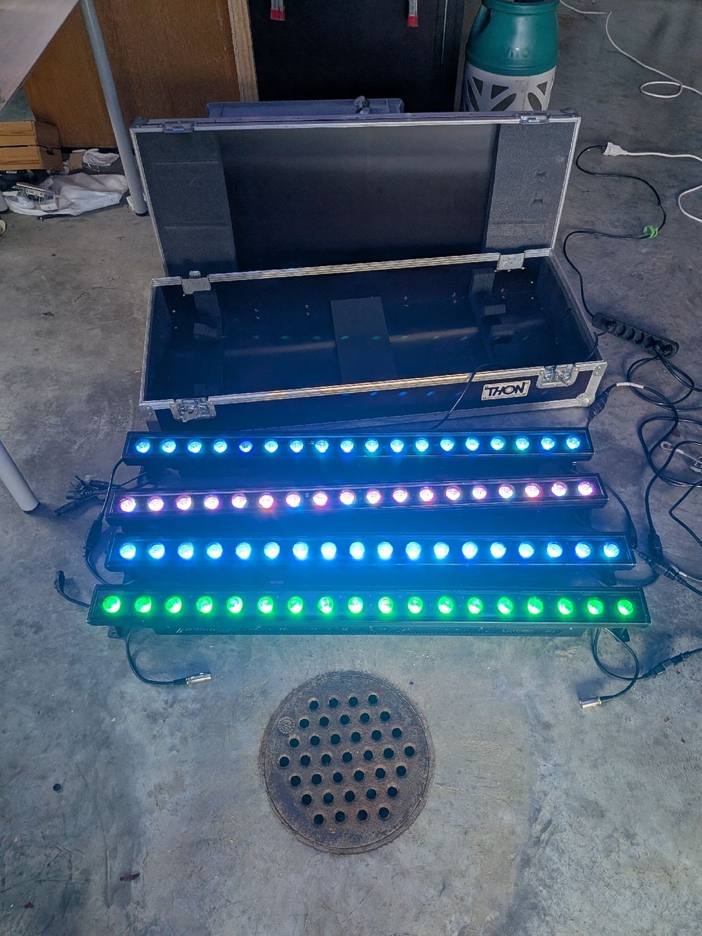 ADJ Lampade: 4x ADJ LED Mega TriBar inkl. Transportcase – Usato da Neunkirch venduto da chandips 2
