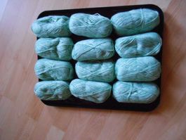 12 Knaüel LIndengrüne Strickwolle die Frühlingsfarbe