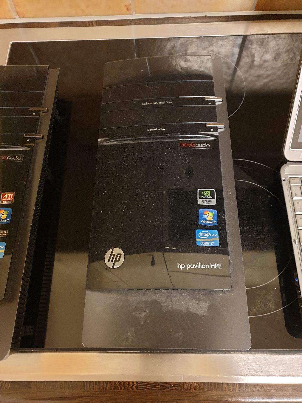 Hewlett Packard Custodie: HP Pavilion HPE  PC Gehäuse Front 2 Stück  – Usato da Ittigen venduto da Ziok187
