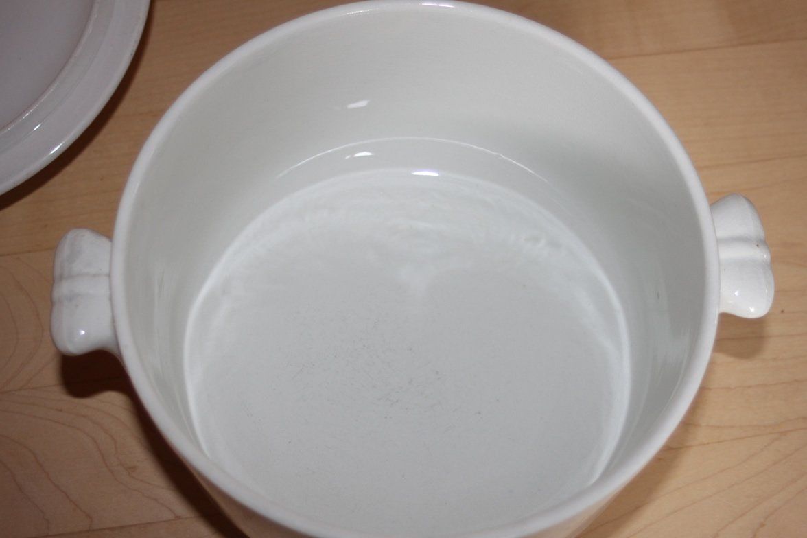 Ciotole: Alte, schöne Suppenschüssel mit Deckel – Usato da Sumiswald venduto da Lottie22 2