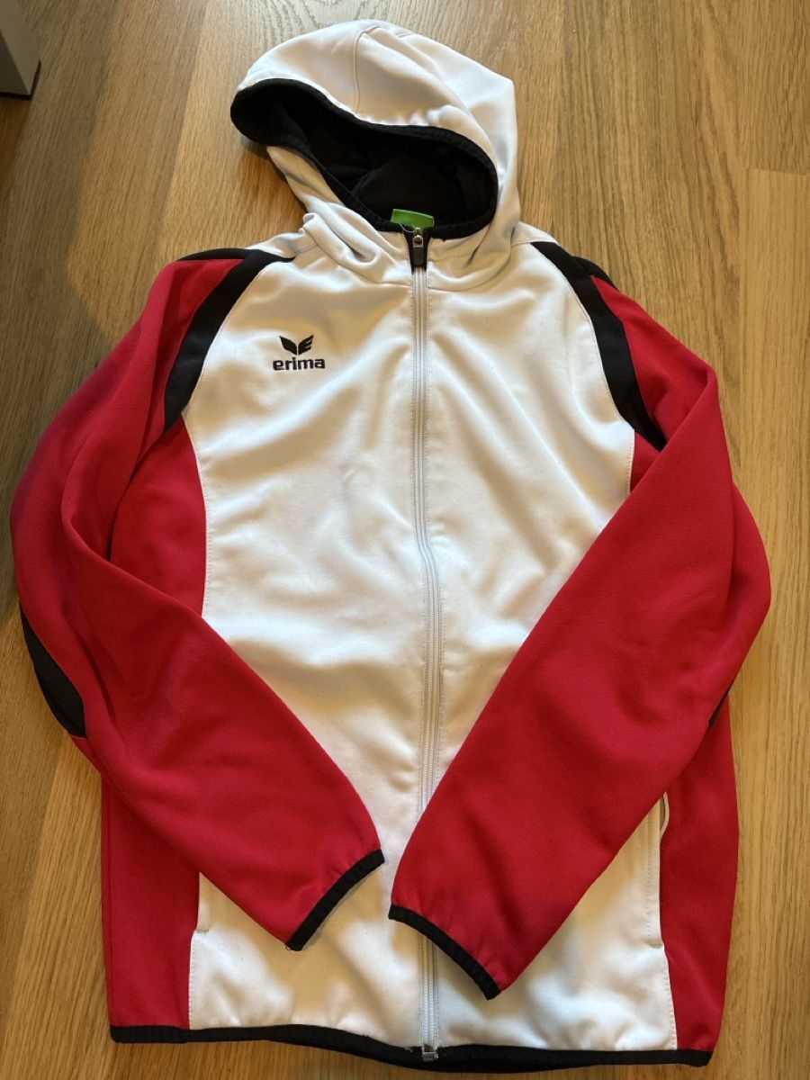 Jacken & Mäntel: Veste de gym – Gebraucht aus Neuchâtel von rqml