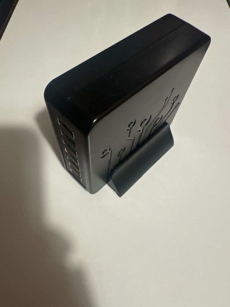 Caricabatterie: Neuwertiger USB Ladestation mit 7 Anschlüssen, Schwarz – Nuovo (secondo la descrizione) da Oberrohrdorf venduto da robbour2