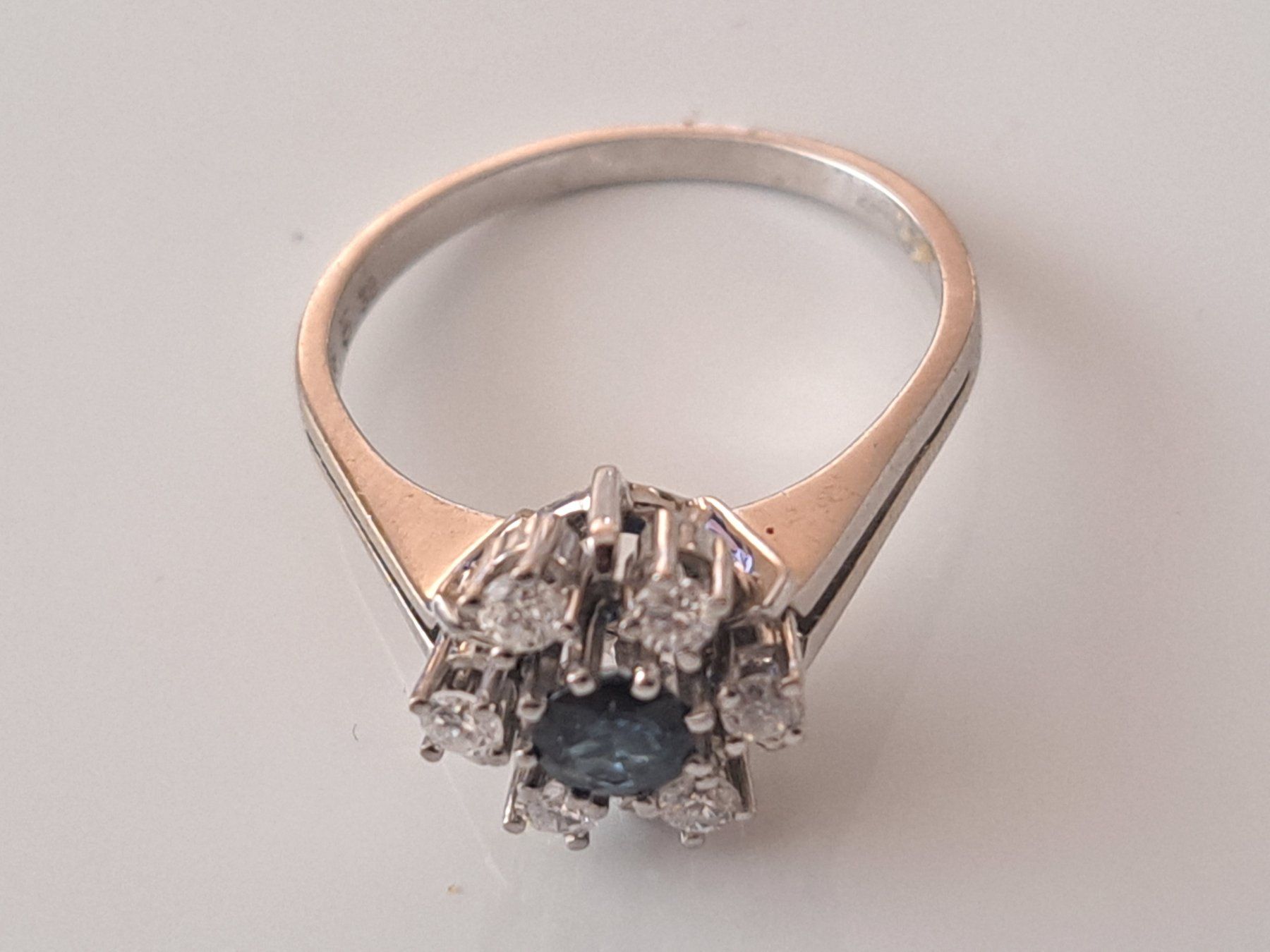 Ringe: Golld Ring mit Dunkles Sapfyr und Diamanten – Gebraucht aus Schaffhausen von meteor7 5
